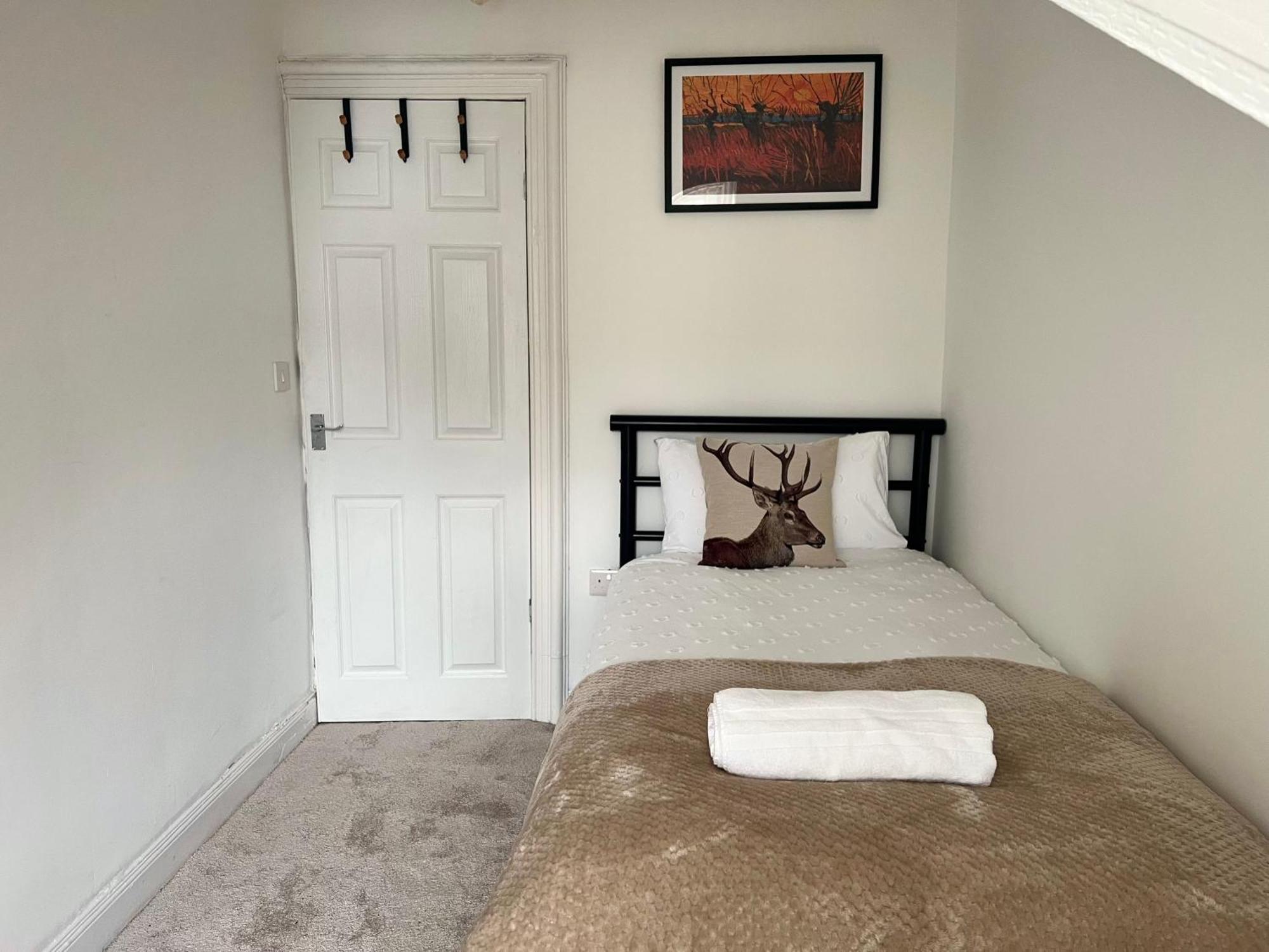Spacious 3 Bedroom Home In Glasgow - Free Parking Extérieur photo