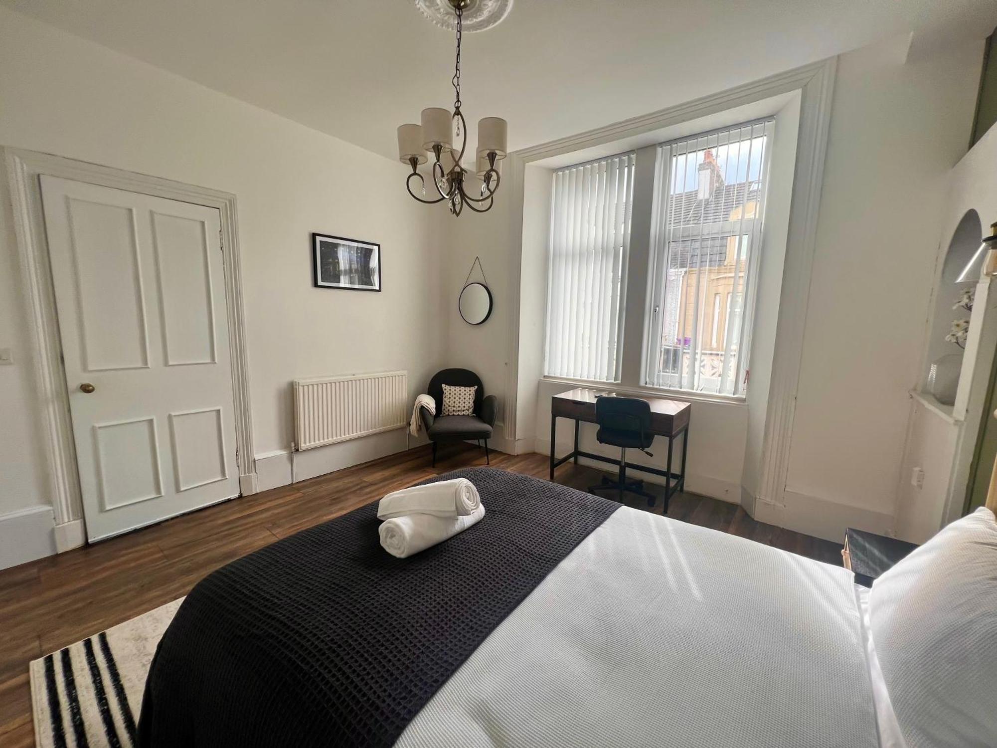 Spacious 3 Bedroom Home In Glasgow - Free Parking Extérieur photo