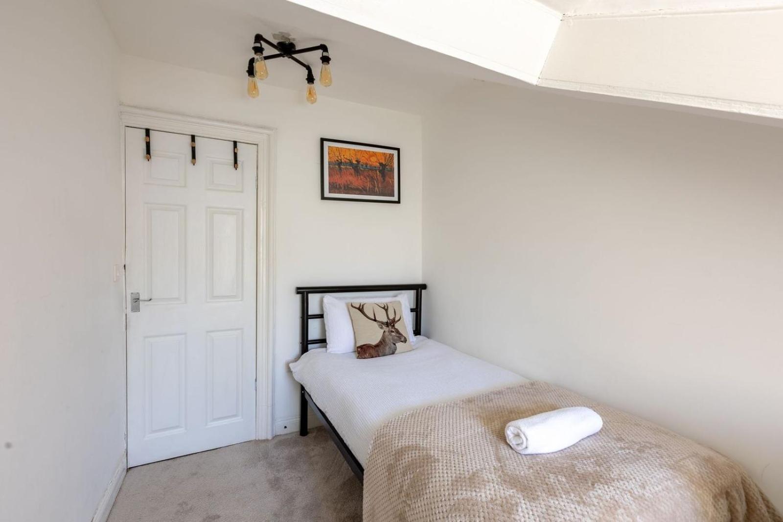 Spacious 3 Bedroom Home In Glasgow - Free Parking Extérieur photo